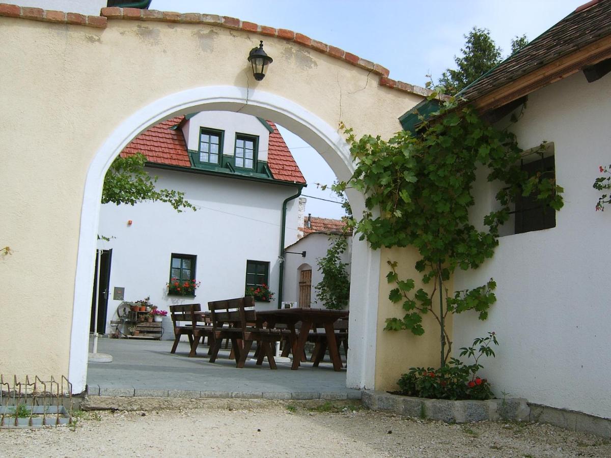 Hanfthal-Hof Laa an der Thaya Exterior foto